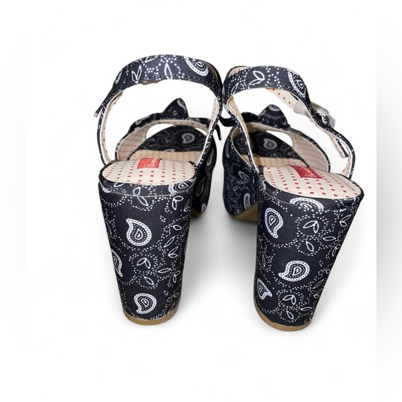 B.A.I.T Black & white paisley print block heel platform sandals 8 New w/o box - Picture 5 of 7